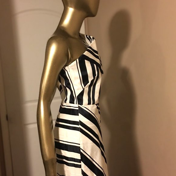 KAY UNGER One-Shoulder Cross Front Maxi Dress - Picture 11 of 16